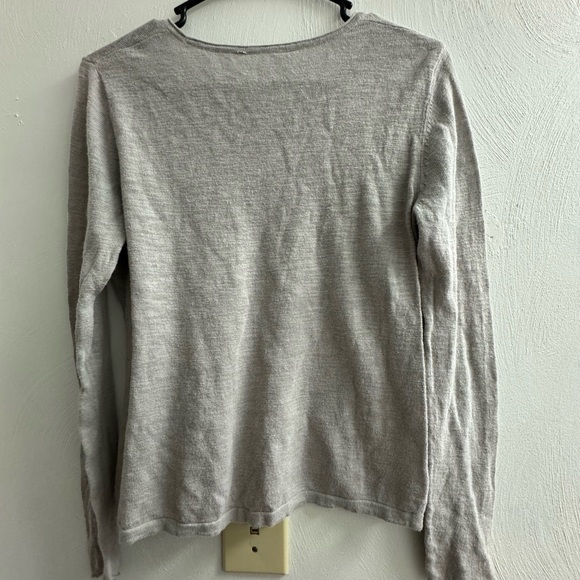 Gray women’s top - Picture 3 of 3